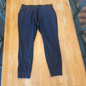 Women’s Lululemon joggers sz 14